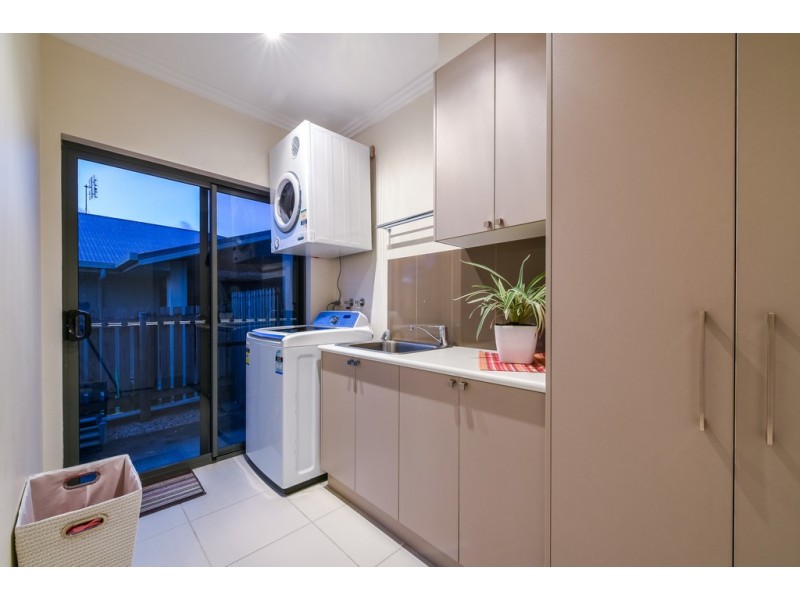 35 Valley Drive, Cannonvale QLD 4802