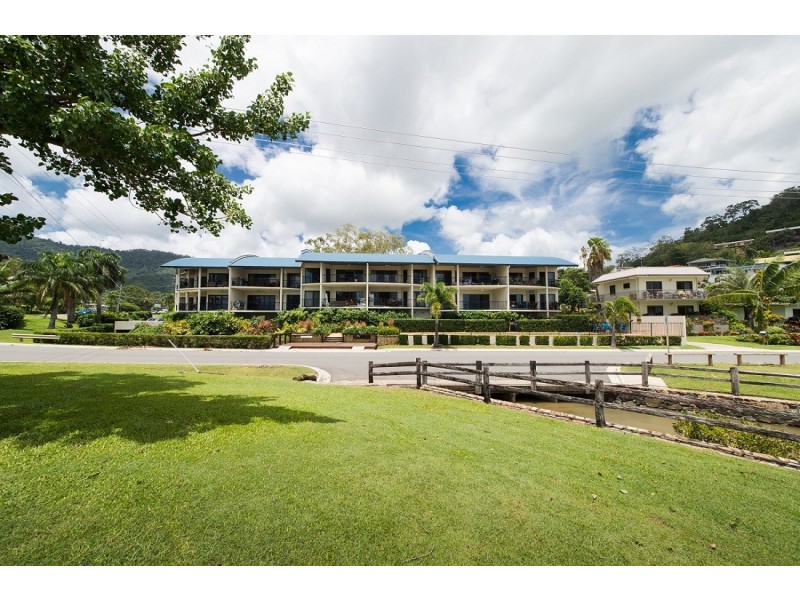 5/36 Coral Esplanade, Cannonvale QLD 4802
