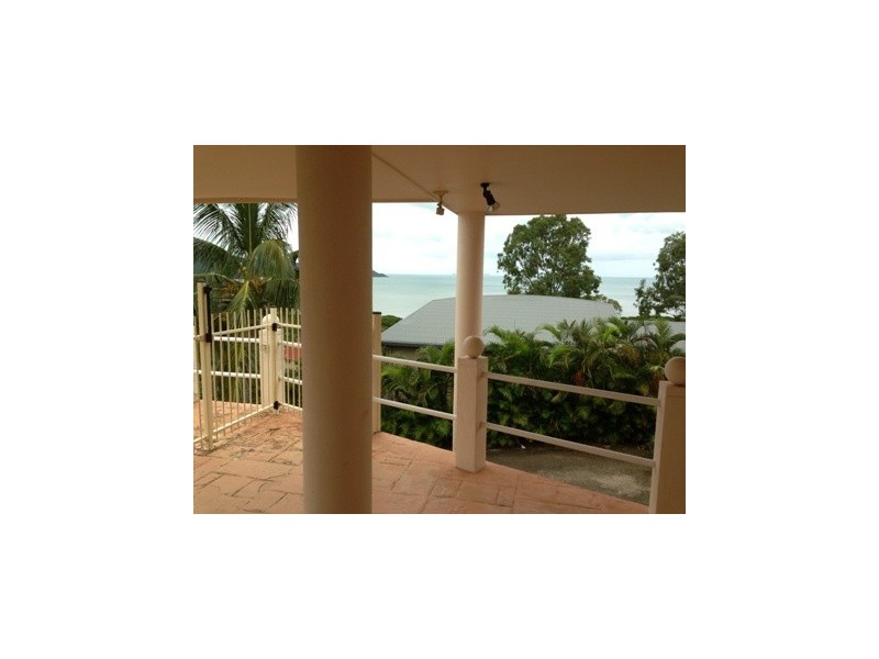 2/30 Macarthur Drive, Cannonvale QLD 4802