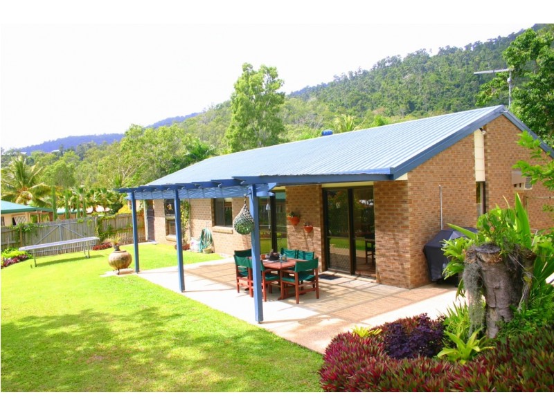 6 Laurence Close, Cannonvale QLD 4802