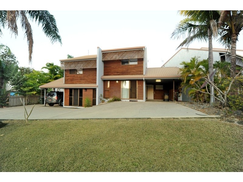 2/11 Tropic Road, Cannonvale QLD 4802