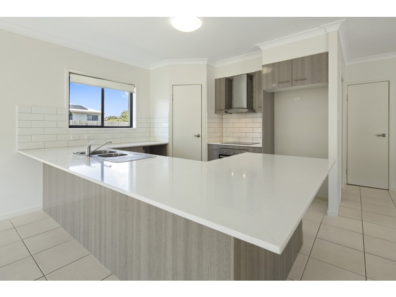 63 South Molle Boulevard, Cannonvale QLD 4802