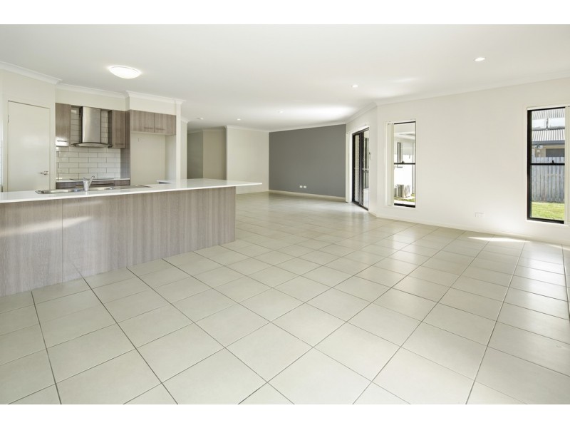 63 South Molle Boulevard, Cannonvale QLD 4802