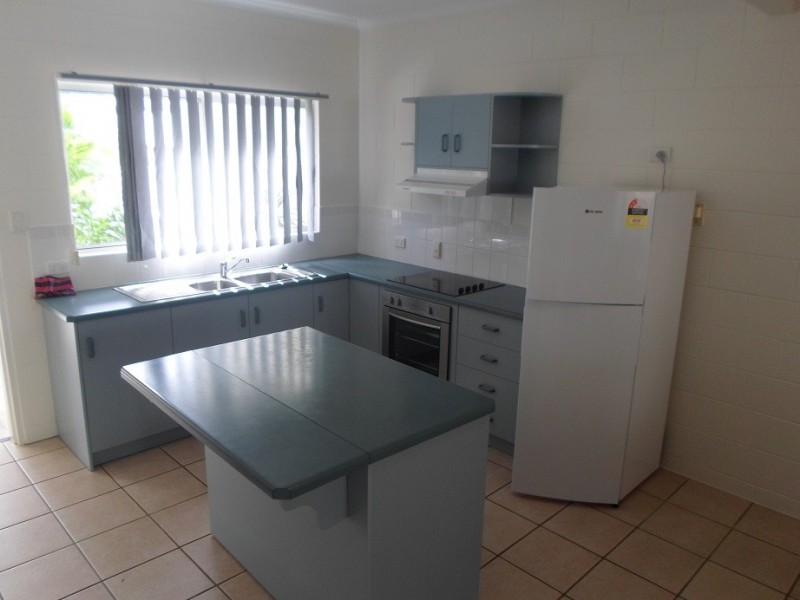 2/5 Eshelby Drive, Cannonvale QLD 4802