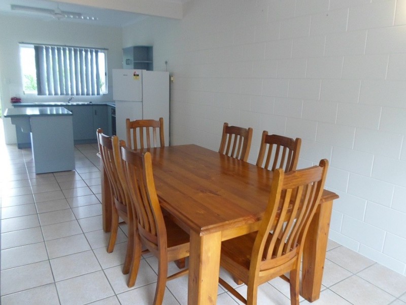 2/5 Eshelby Drive, Cannonvale QLD 4802