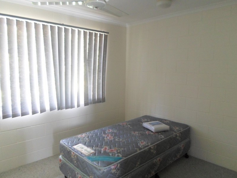 2/5 Eshelby Drive, Cannonvale QLD 4802