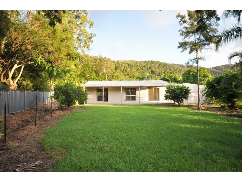 5 William Close, Cannonvale QLD 4802
