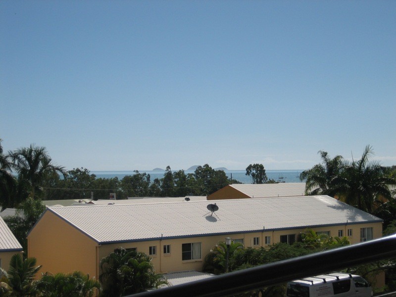 7/2 Eshelby Drive, Cannonvale QLD 4802