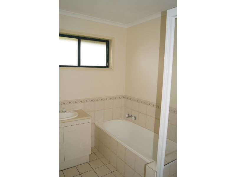 1 Esk Terrace, Cannonvale QLD 4802