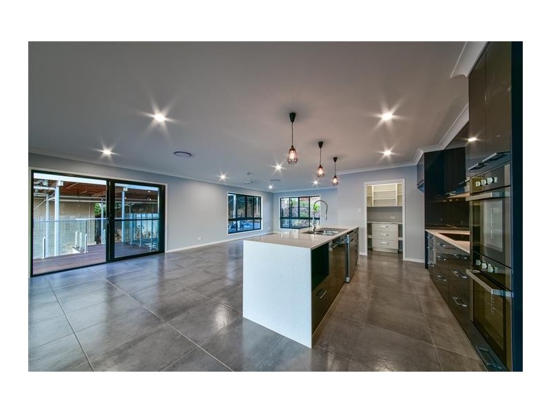 40 Beth Court, Cannonvale QLD 4802