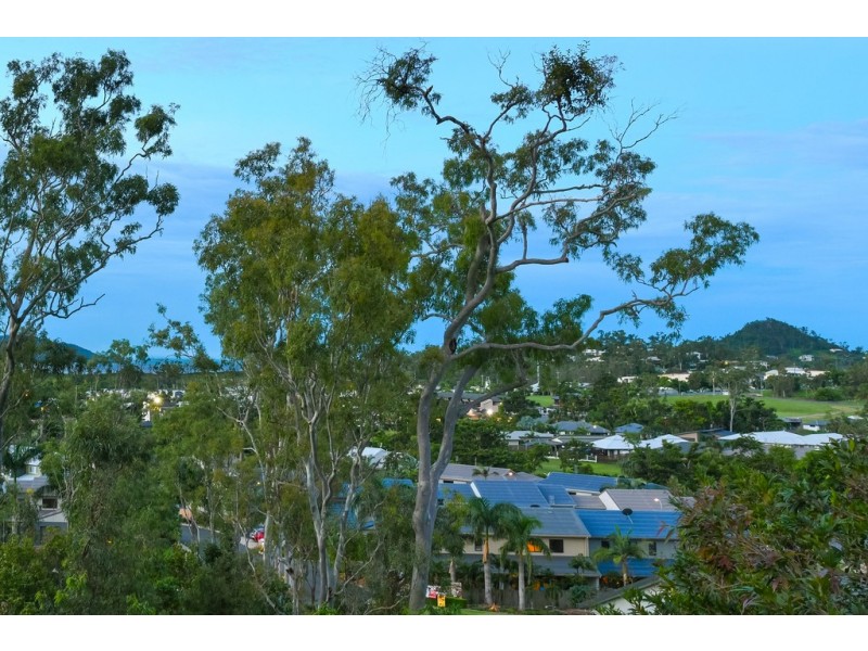 7 Daydream Court, Cannonvale QLD 4802