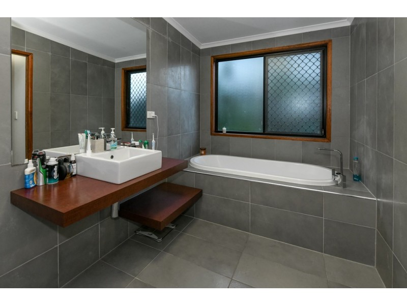 7 Daydream Court, Cannonvale QLD 4802