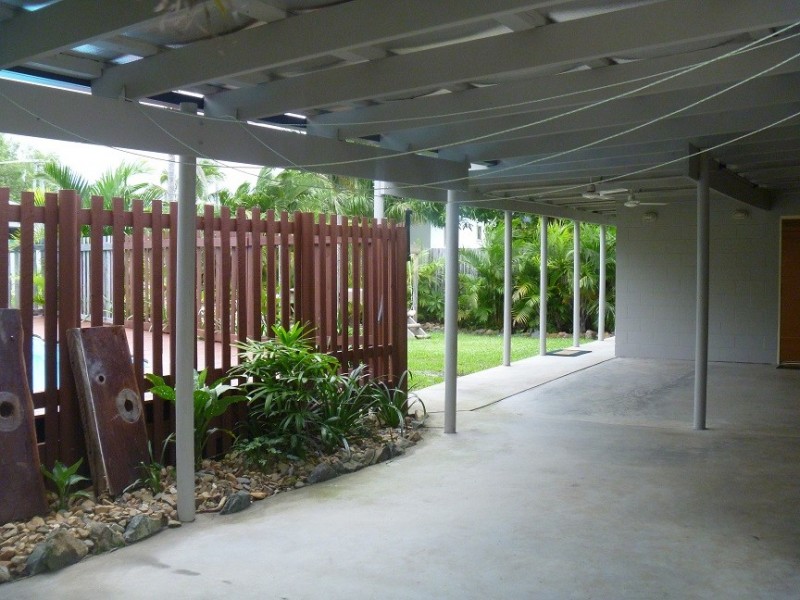7 Herring Lane, Cannonvale QLD 4802