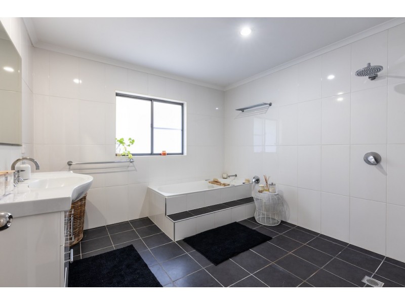 25 Sunset Drive, Jubilee Pocket QLD 4802