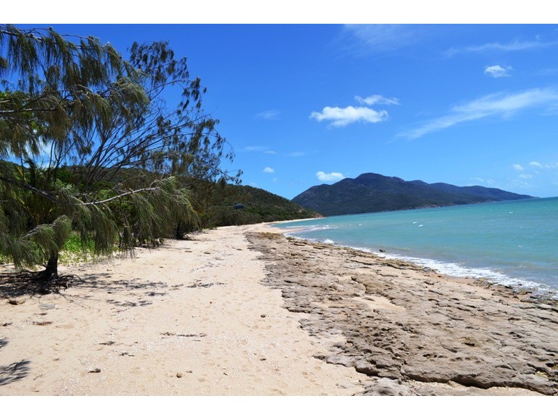 62 Gloucester Avenue, Hideaway Bay QLD 4800