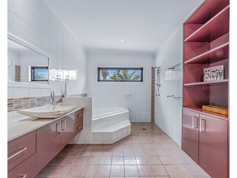 12 Ocean View Avenue, Airlie Beach QLD 4802