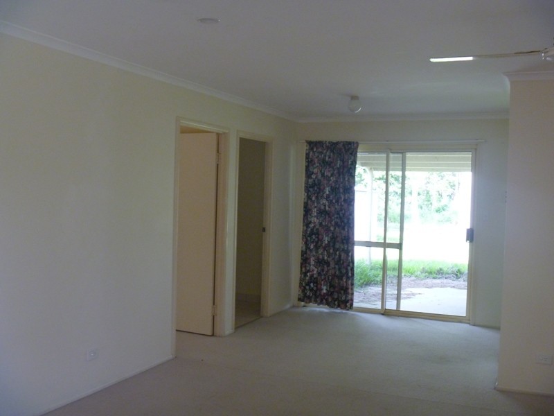 8 Solway Avenue, Cannonvale QLD 4802