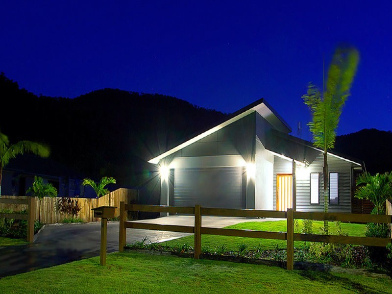 14 Twin Creek Court, Cannonvale QLD 4802