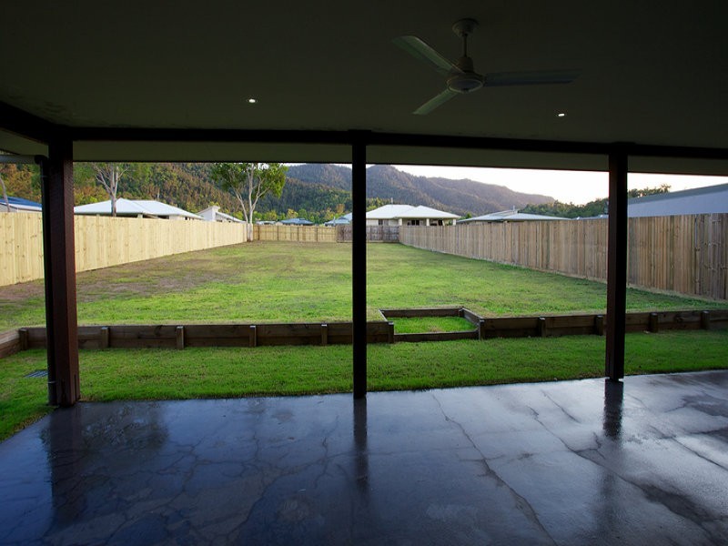 14 Twin Creek Court, Cannonvale QLD 4802