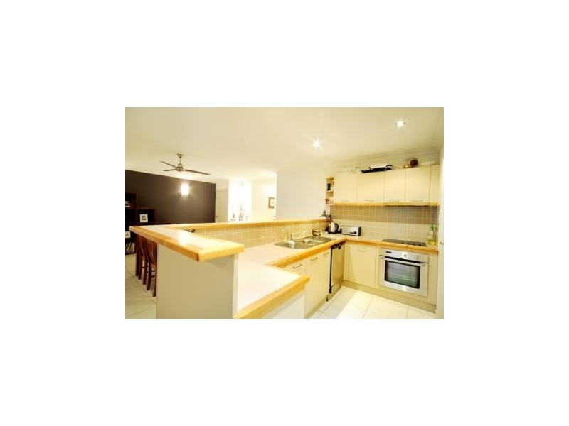 2/1 Wills Court, Cannonvale QLD 4802