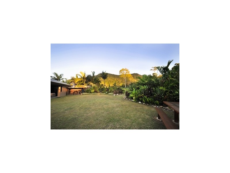 80 Abell Road, Cannonvale QLD 4802