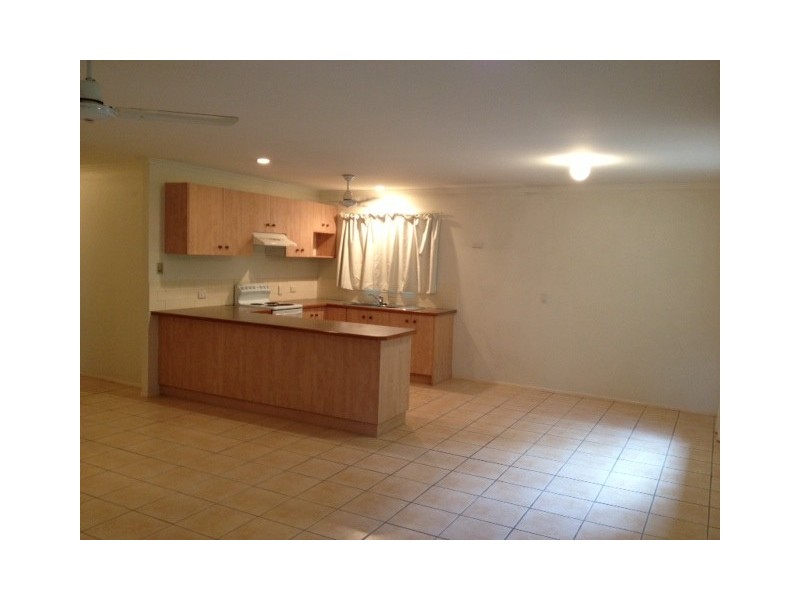 2/9 Border Drive, Cannonvale QLD 4802