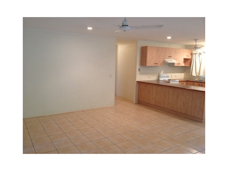 2/9 Border Drive, Cannonvale QLD 4802