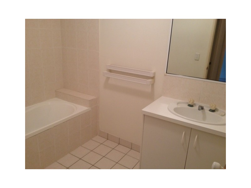 2/9 Border Drive, Cannonvale QLD 4802