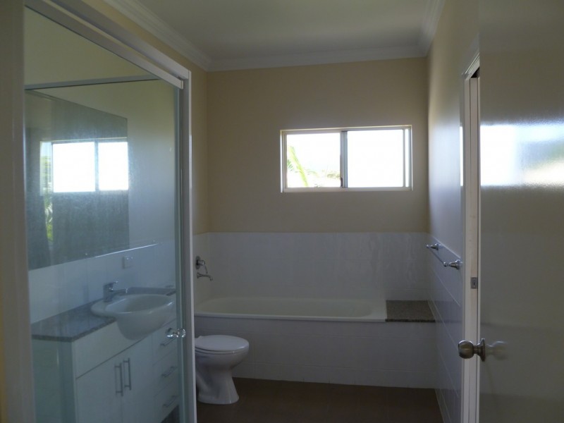 38 Baybreeze 21 Shute Harbour Road, Cannonvale QLD 4802