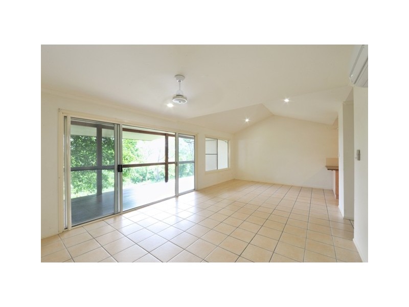 2/15 Macarthur Drive, Cannonvale QLD 4802