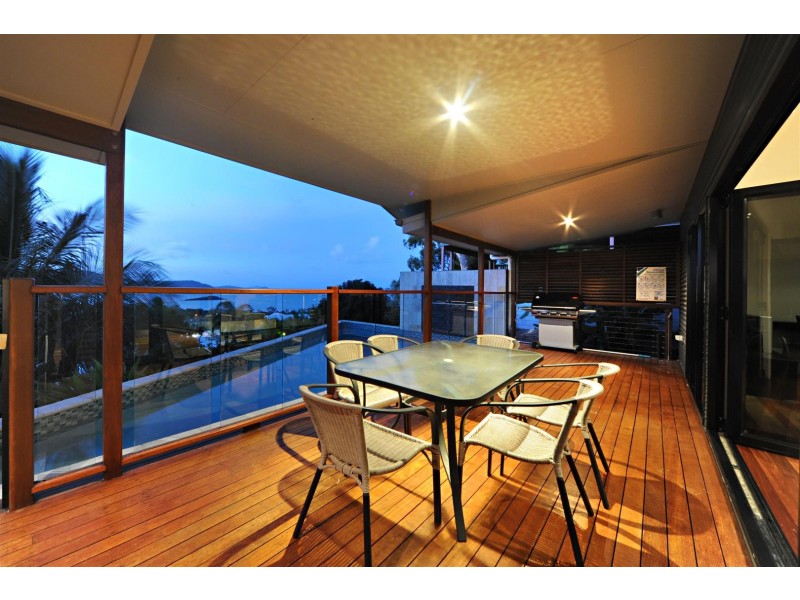 2 Woodwark Crescent, Cannonvale QLD 4802