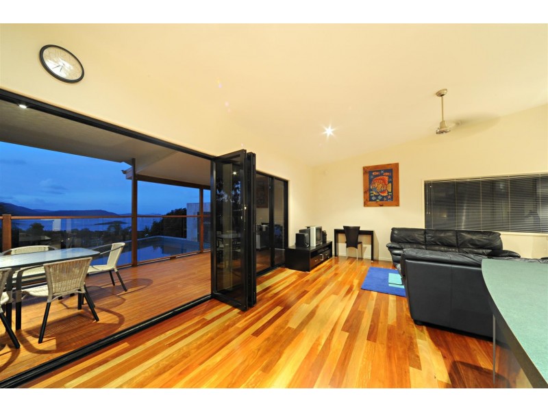 2 Woodwark Crescent, Cannonvale QLD 4802