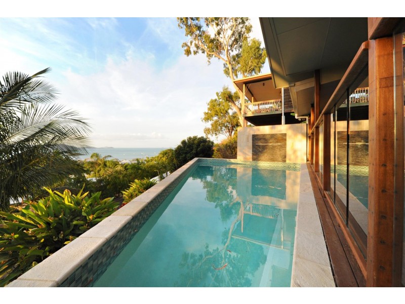 2 Woodwark Crescent, Cannonvale QLD 4802