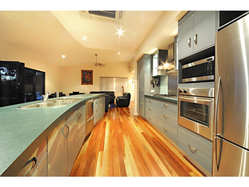 2 Woodwark Crescent, Cannonvale QLD 4802