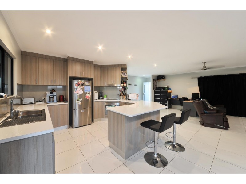 10 Figtree Street, Proserpine QLD 4800