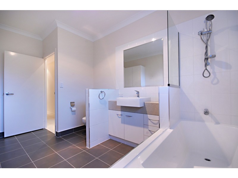8 Armada Crescent, Jubilee Pocket QLD 4802
