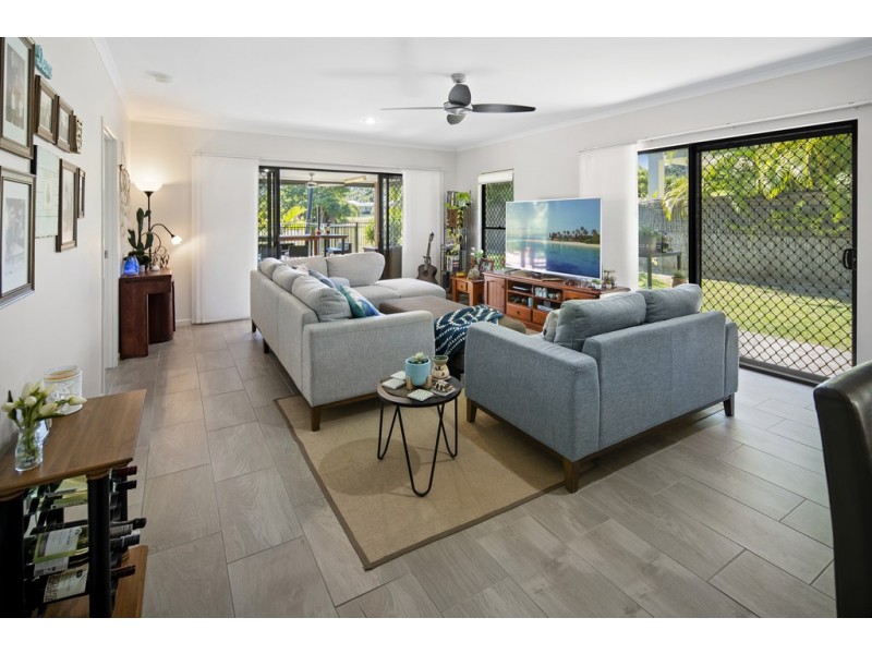 83 Abell Road, Cannonvale QLD 4802
