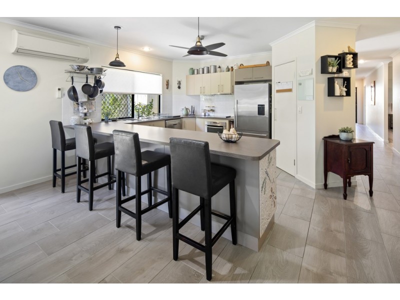 83 Abell Road, Cannonvale QLD 4802