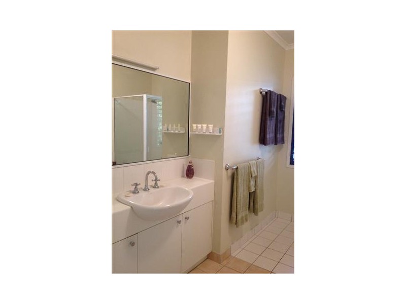 5/6 Border Grove, Cannonvale QLD 4802