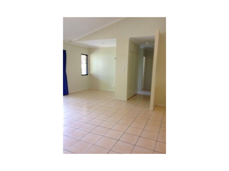 5/6 Border Grove, Cannonvale QLD 4802