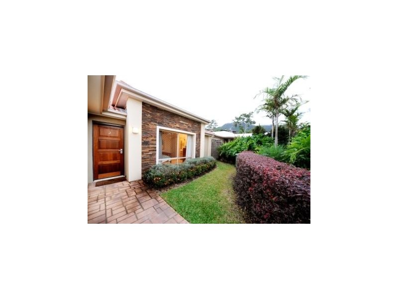 2/1 Wills Court, Cannonvale QLD 4802