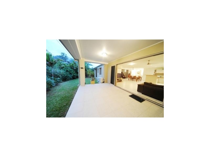 2/1 Wills Court, Cannonvale QLD 4802