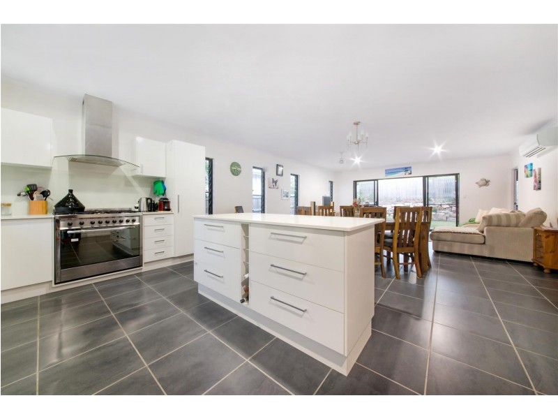 34 Parker Road, Cannonvale QLD 4802