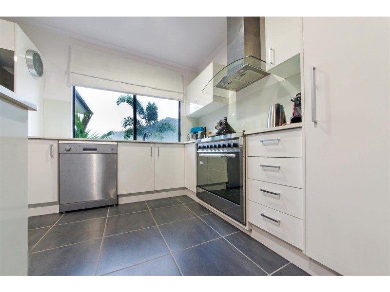 34 Parker Road, Cannonvale QLD 4802