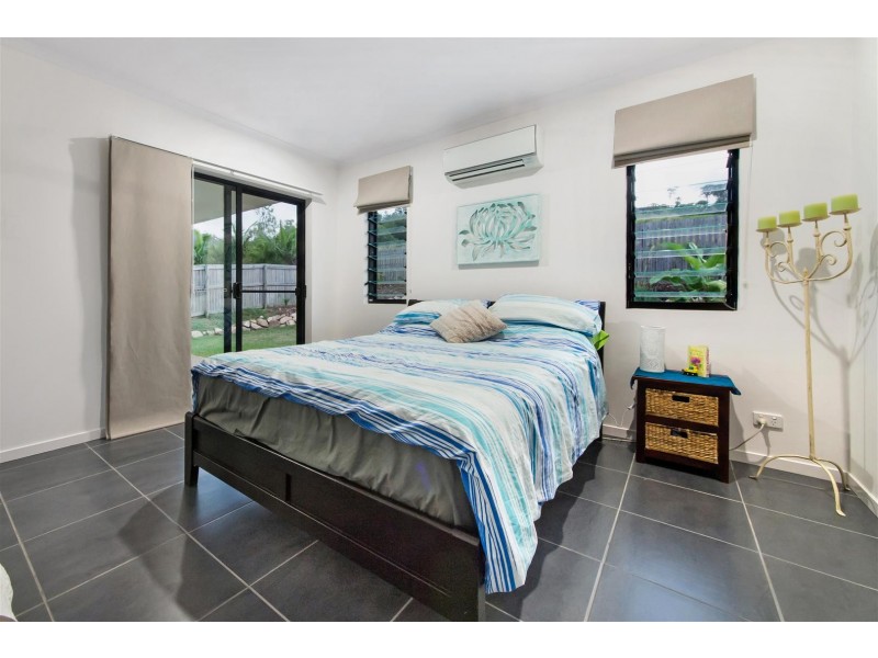34 Parker Road, Cannonvale QLD 4802