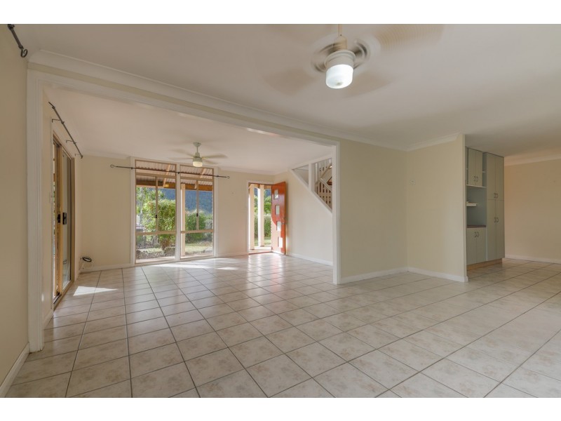 10 Daydream Court, Cannonvale QLD 4802