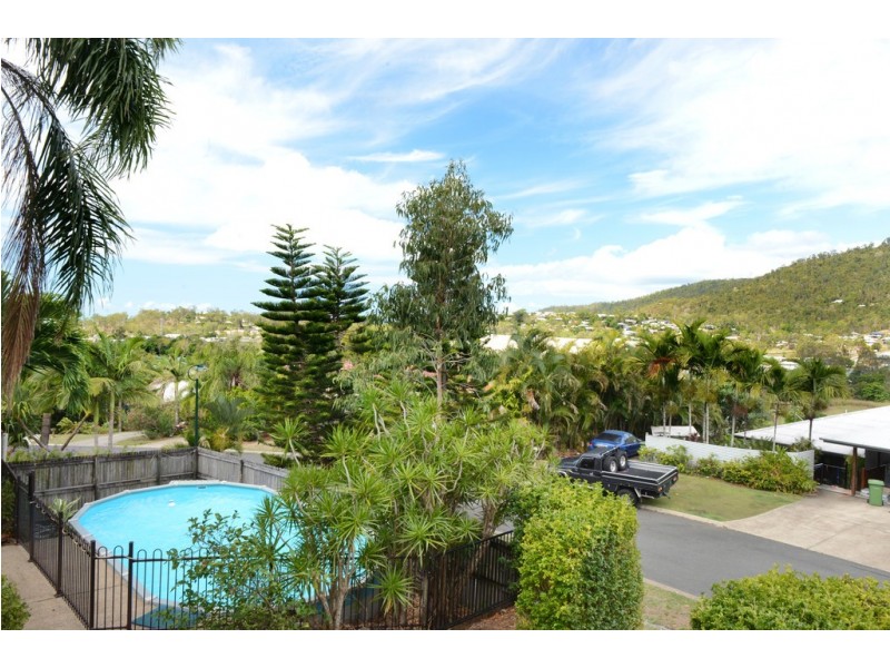 10 Daydream Court, Cannonvale QLD 4802