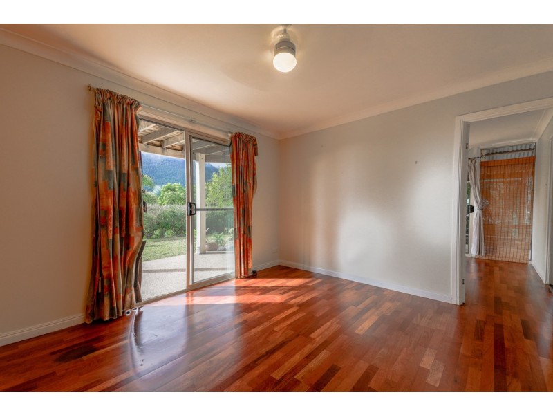 10 Daydream Court, Cannonvale QLD 4802