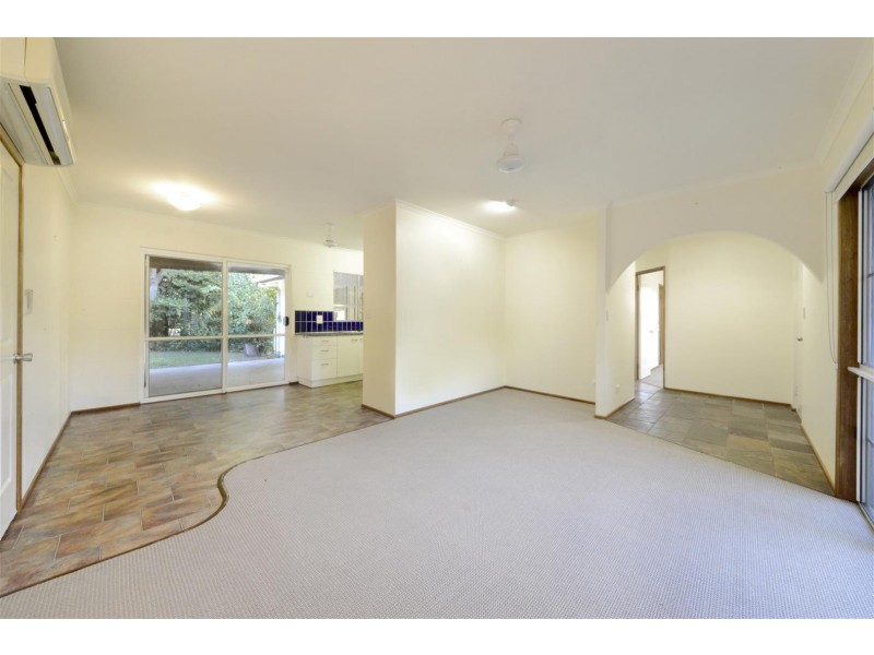 4 Jones Road, Cannonvale QLD 4802