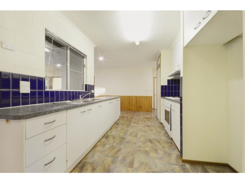 4 Jones Road, Cannonvale QLD 4802